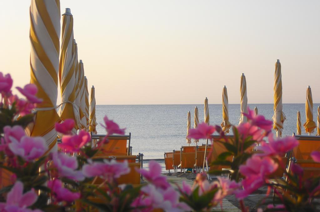 Hotel Galleano Laigueglia Eksteriør billede